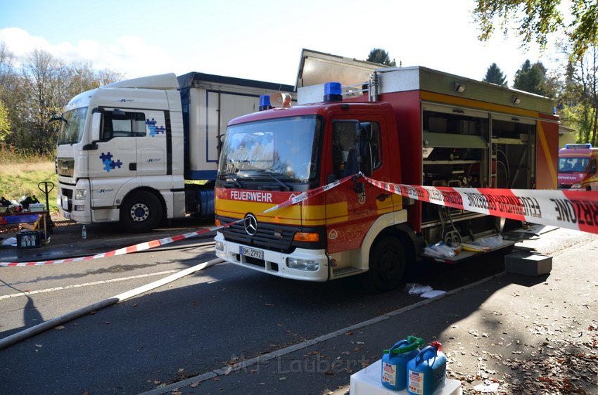 VU Tanklastzug umgestuerzt Huerth Industriestr P482.JPG